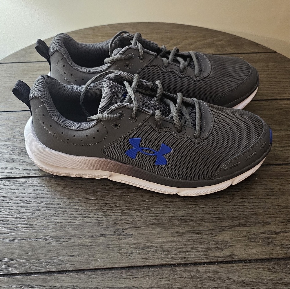 Under Armour Mens size 9